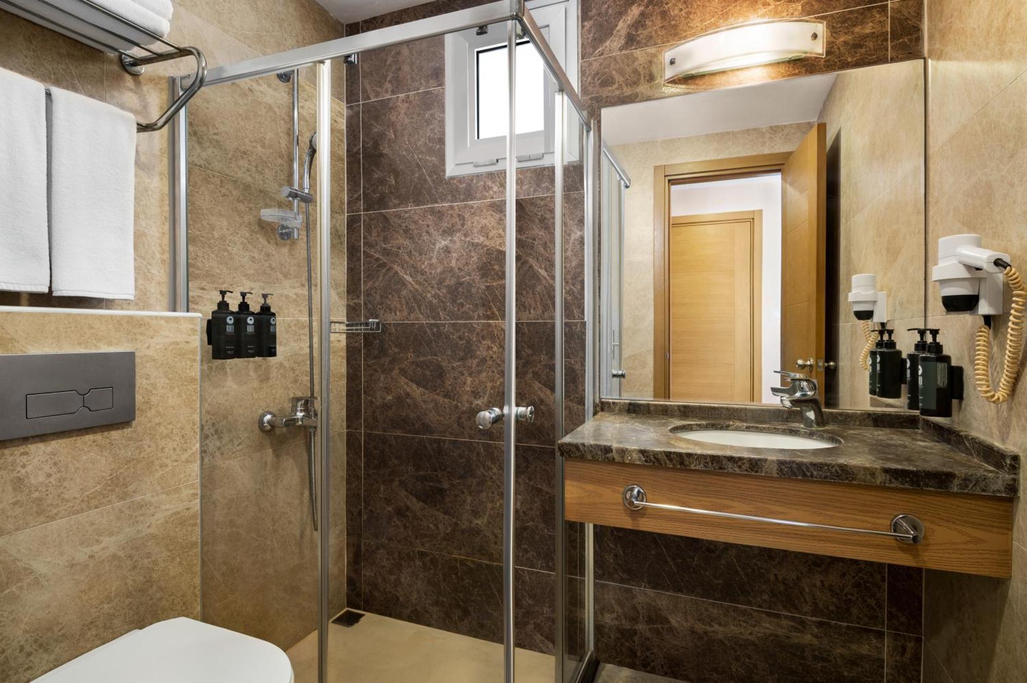 La Quinta By Wyndham Cesme Hotel İzmir Exterior photo