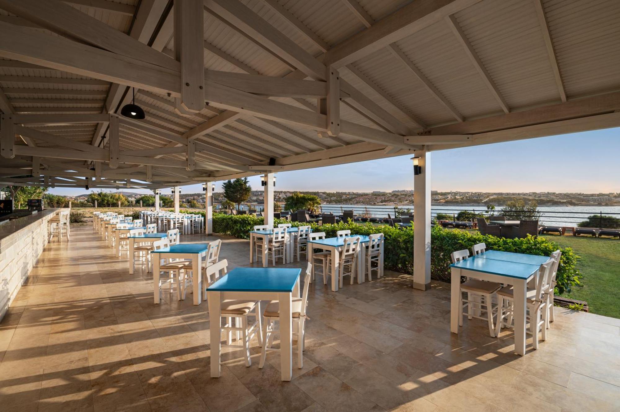 La Quinta By Wyndham Cesme Hotel İzmir Exterior photo
