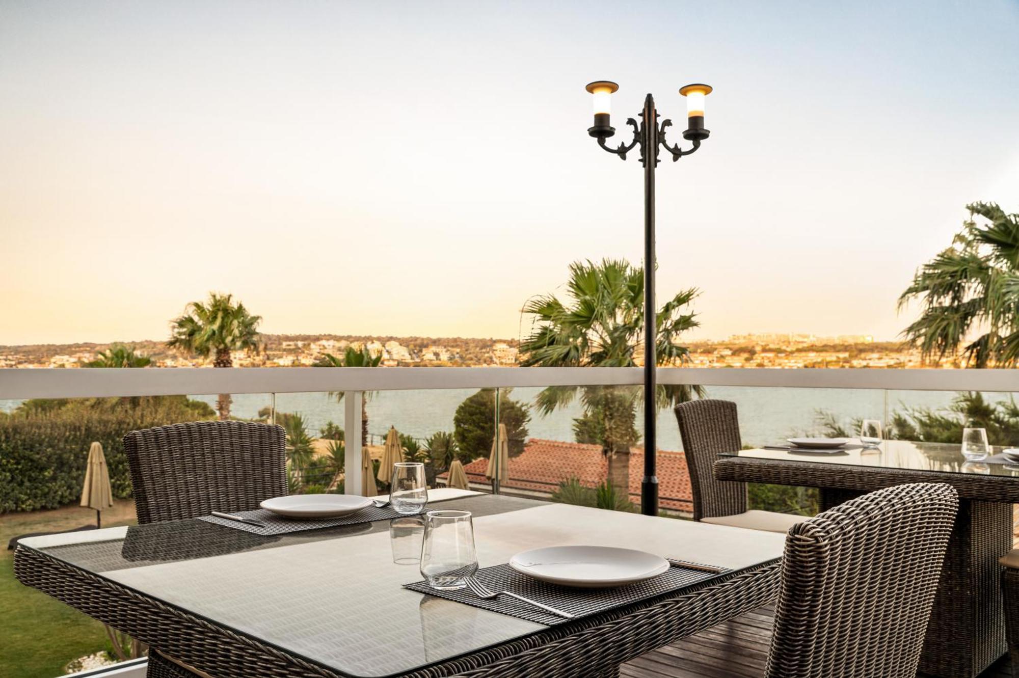 La Quinta By Wyndham Cesme Hotel İzmir Exterior photo