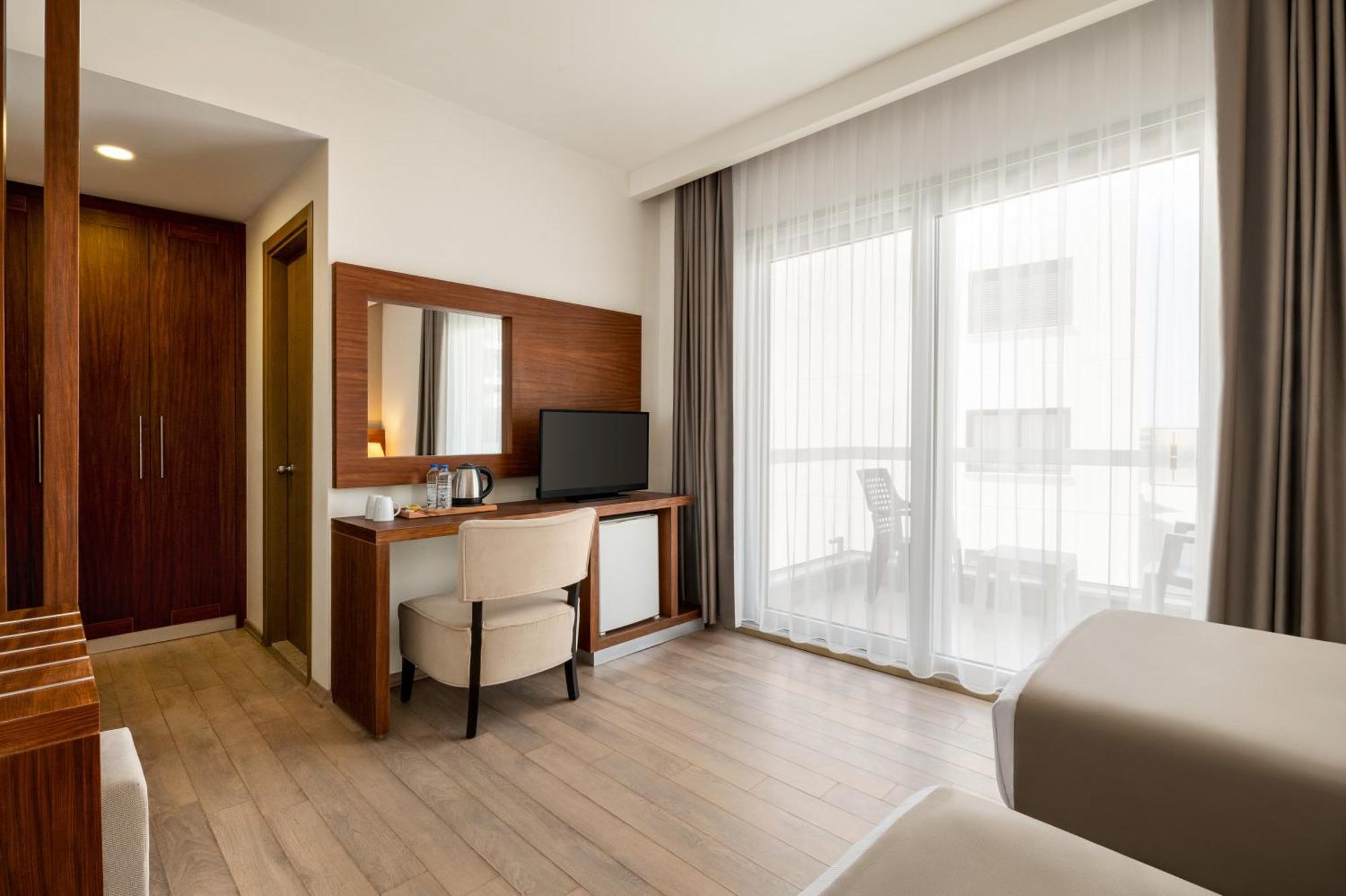 La Quinta By Wyndham Cesme Hotel İzmir Exterior photo