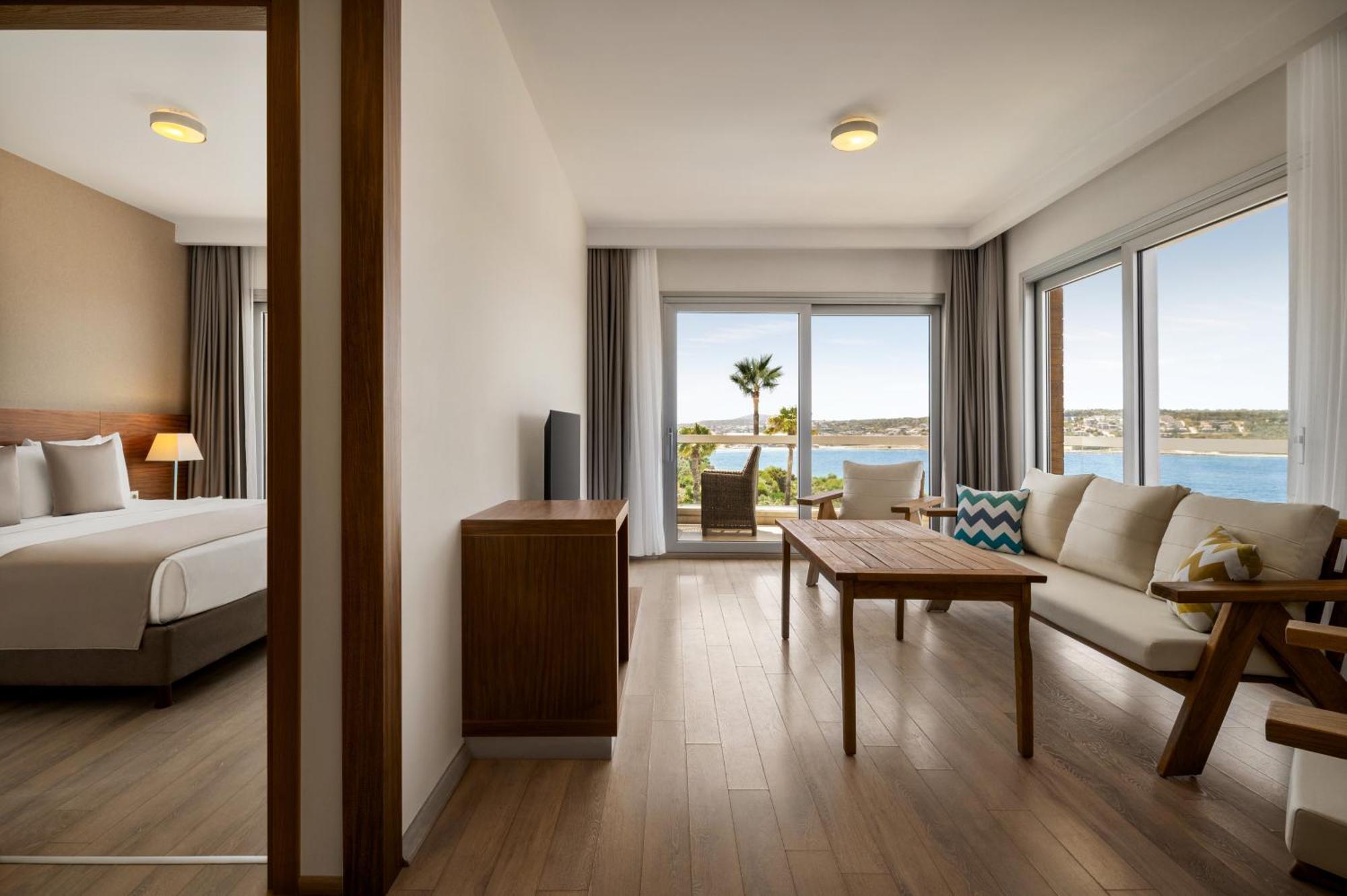 La Quinta By Wyndham Cesme Hotel İzmir Exterior photo