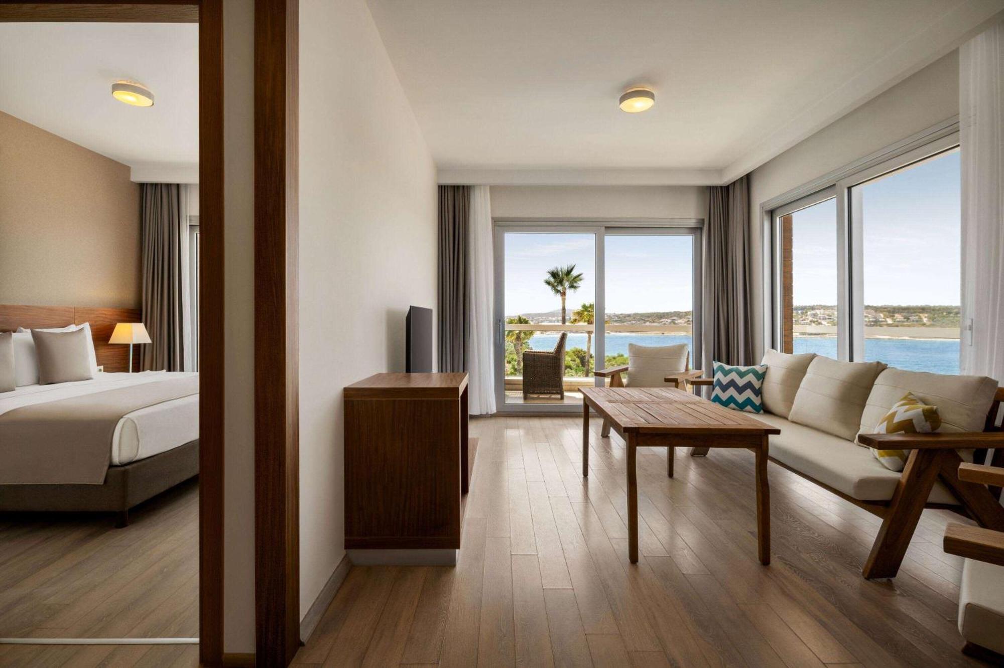 La Quinta By Wyndham Cesme Hotel İzmir Exterior photo