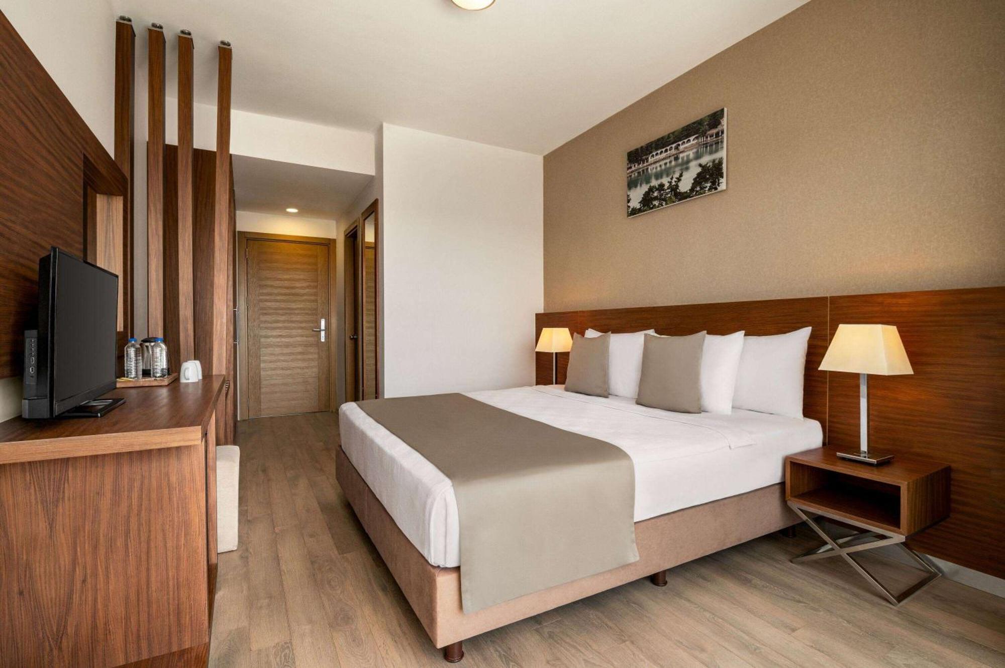 La Quinta By Wyndham Cesme Hotel İzmir Exterior photo