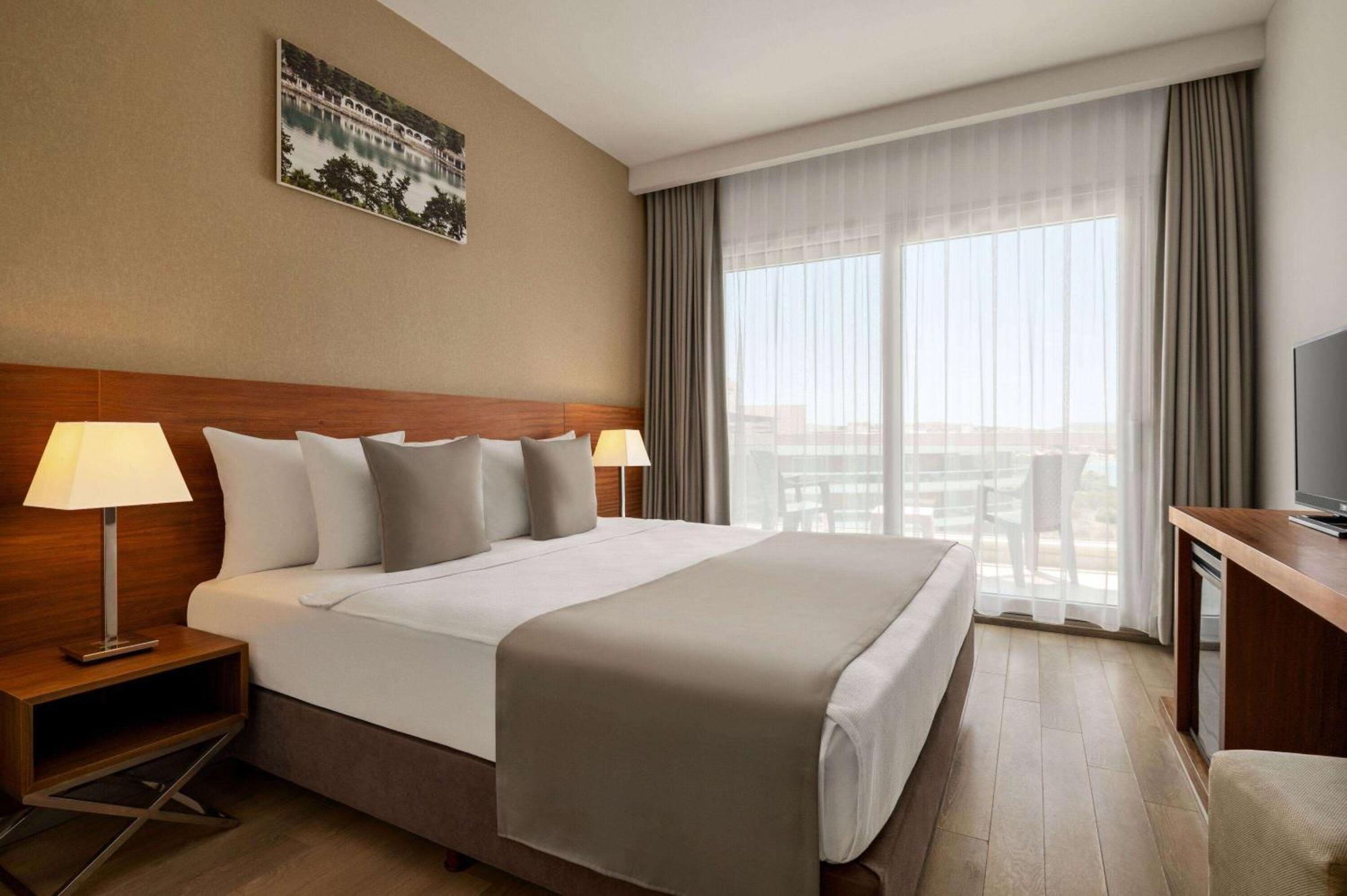 La Quinta By Wyndham Cesme Hotel İzmir Exterior photo