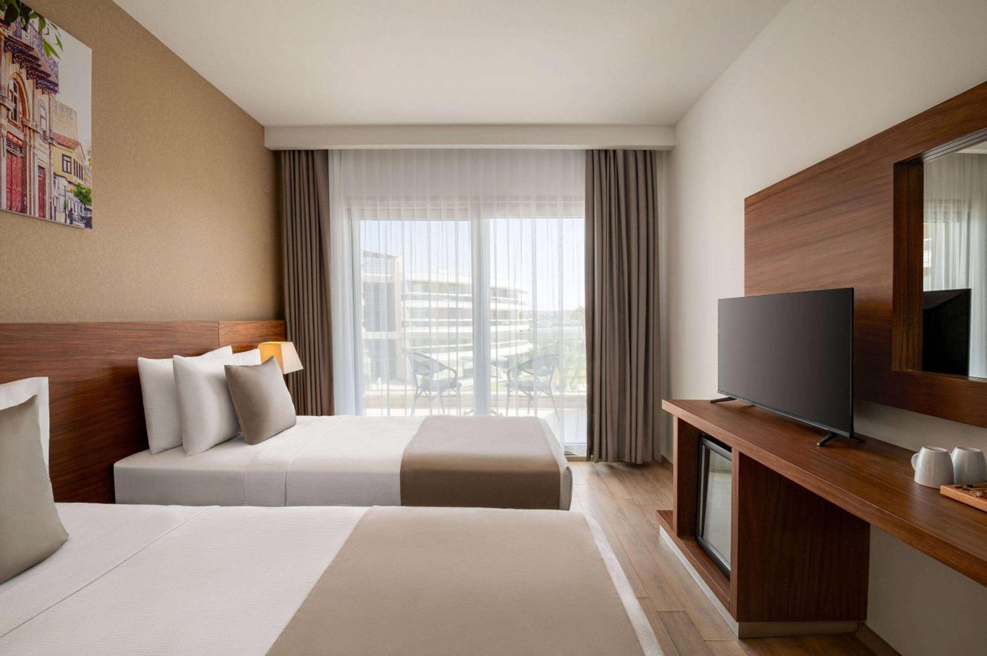 La Quinta By Wyndham Cesme Hotel İzmir Exterior photo
